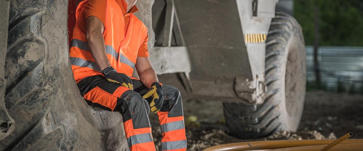 road-construction-worker-MZUGKF7